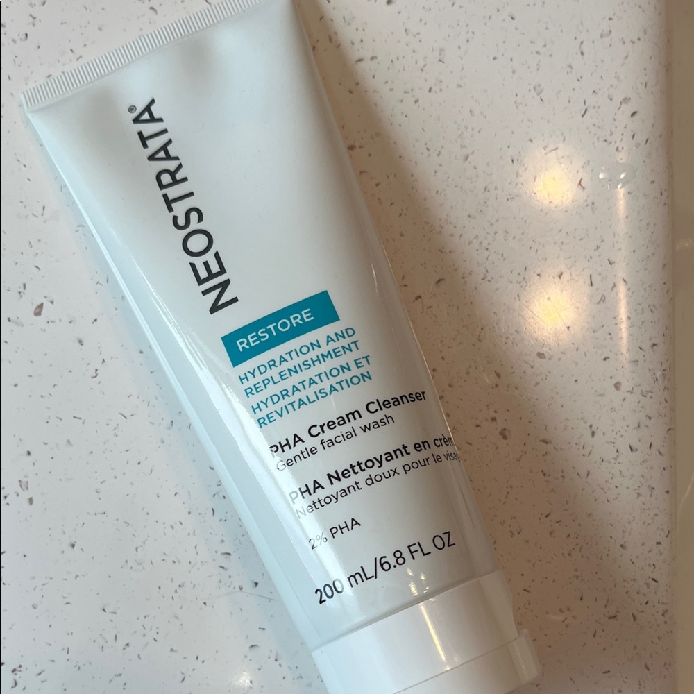 Neostrata Restore PHA Cream Cleanser — White